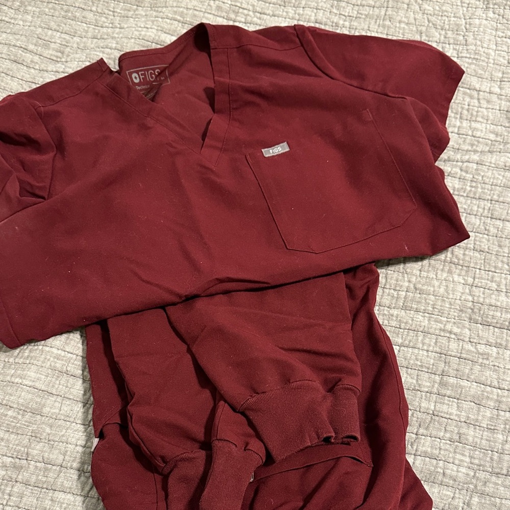 Figs Maroon Scrub Set
